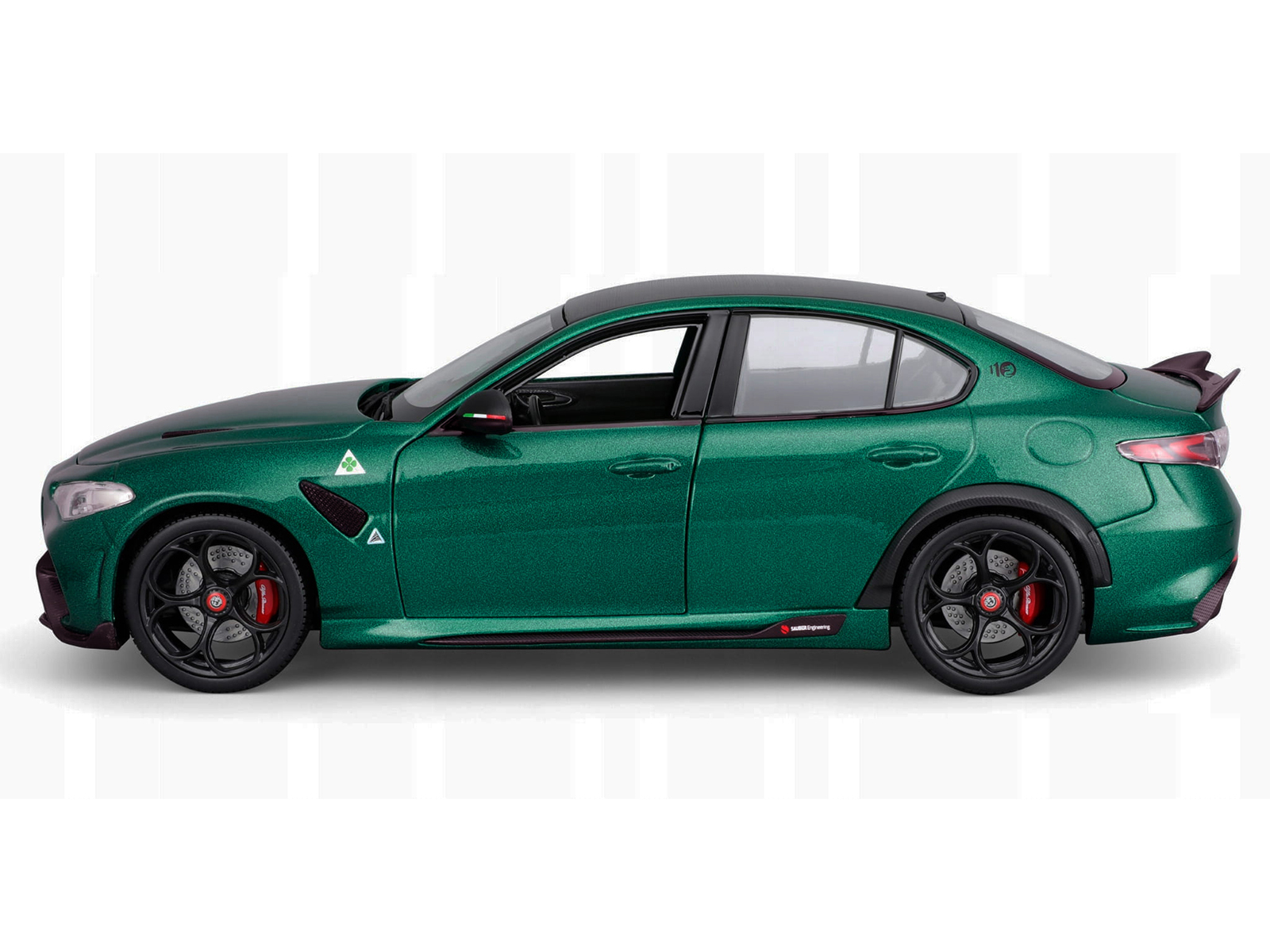 Alfa Romeo Giulia GTA Green Metallic with Carbon Top 1/18 Diecast Model Car by Bburago - Image 3