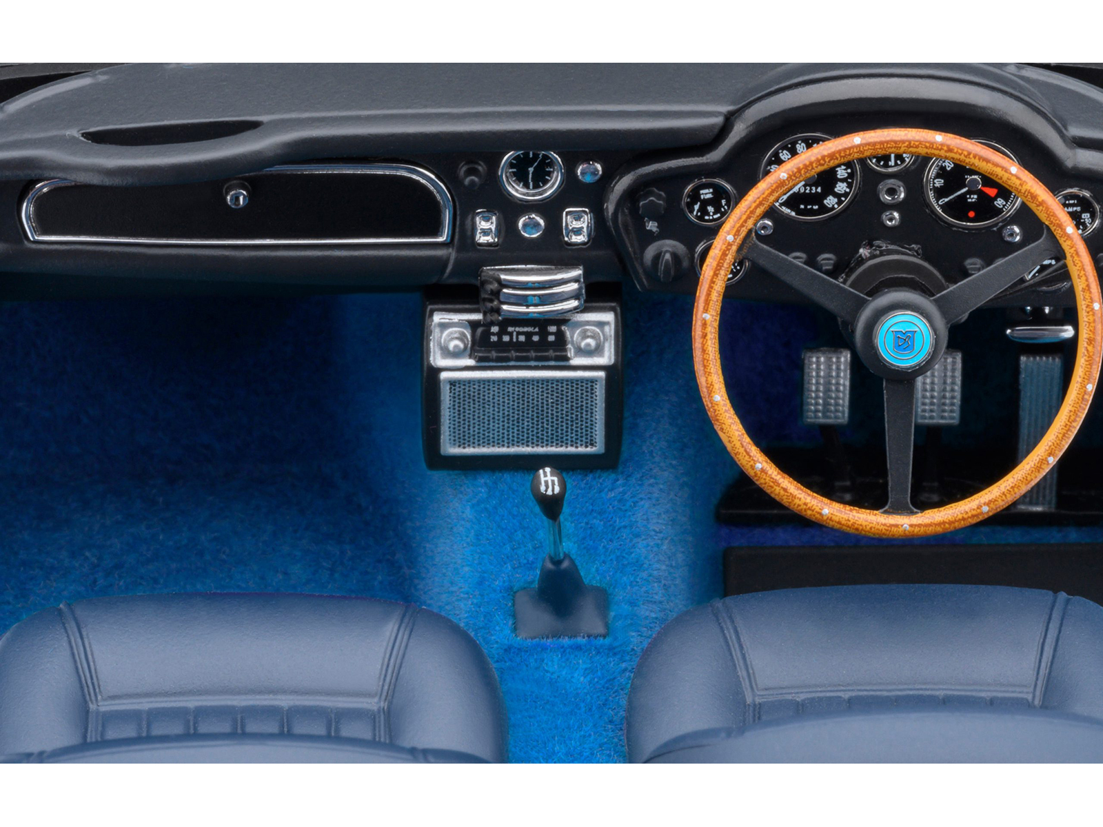 Aston Martin DB5 RHD (Right Hand Drive) Caribbean Pearl Blue Metallic 1/18 Model Car by Autoart - Image 5