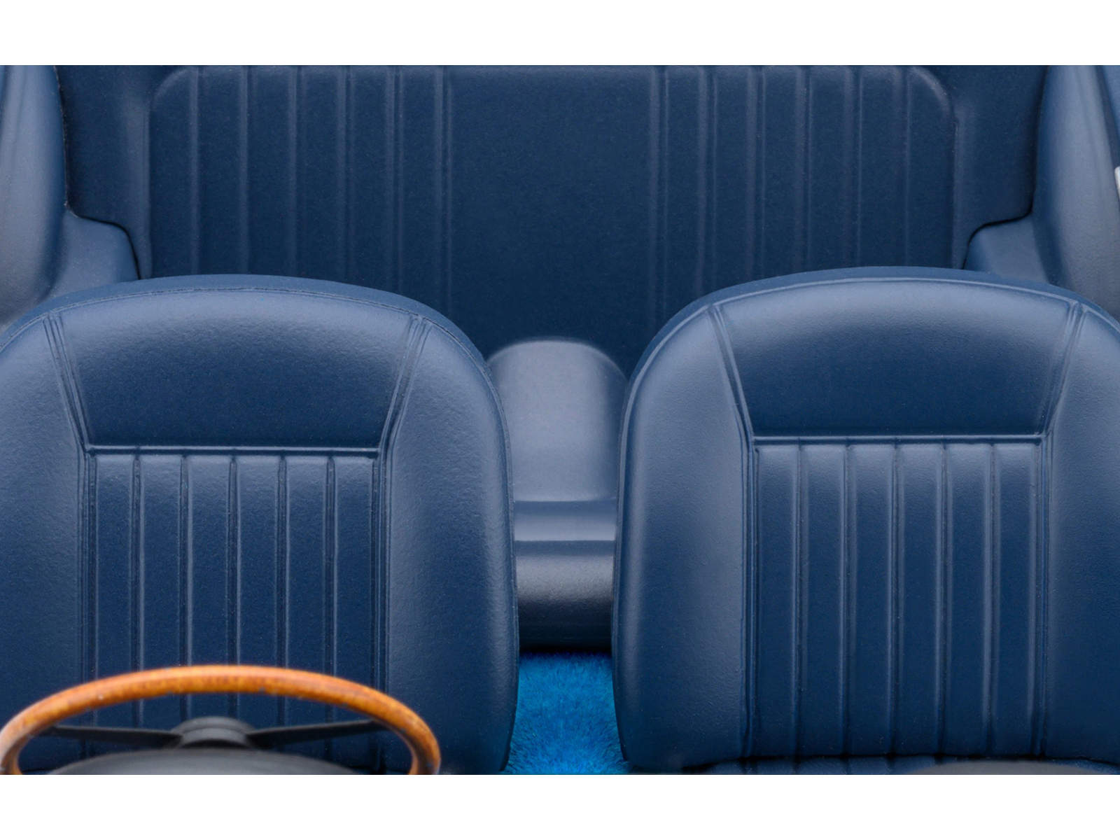Aston Martin DB5 RHD (Right Hand Drive) Caribbean Pearl Blue Metallic 1/18 Model Car by Autoart - Image 4