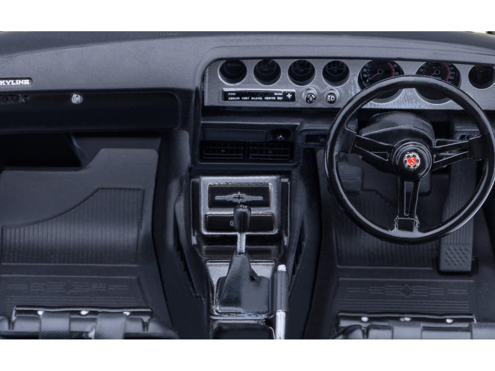 Nissan Skyline 2000GT-R (KPGC110) Tuned Version RHD (Right Hand Drive) White 1/18 Model Car by Autoart - Image 3