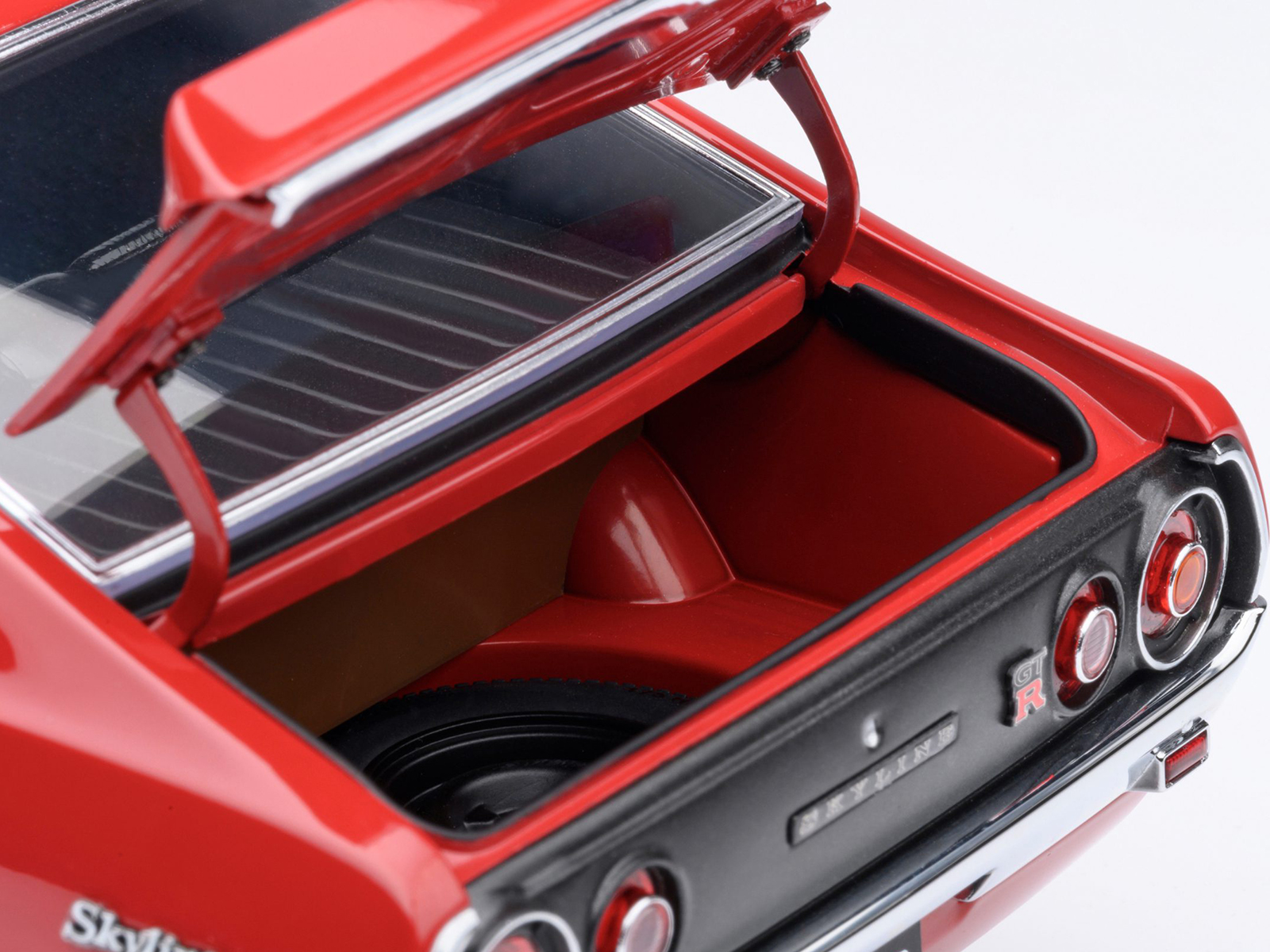 Nissan Skyline 2000GT-R (KPGC110) Tuned Version RHD (Right Hand Drive) Red 1/18 Model Car by Autoart - Image 5