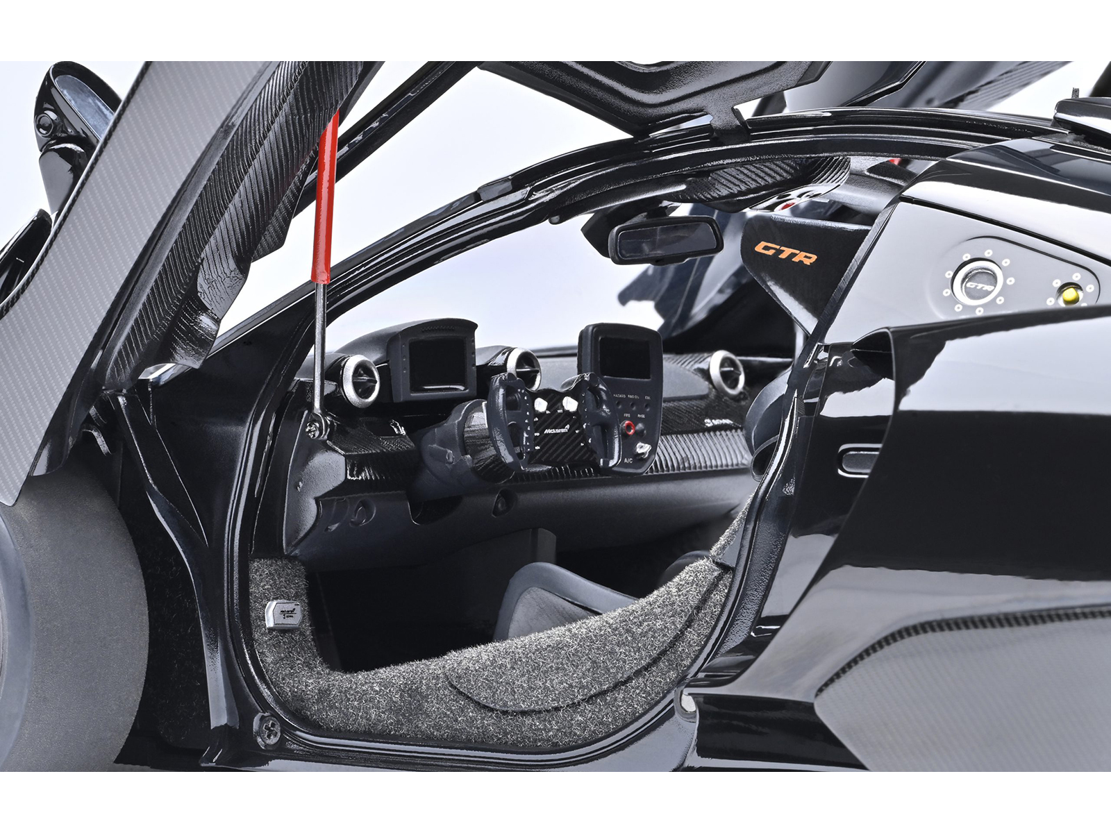 McLaren Senna GTR Onyx Black 1/18 Model Car by Autoart - Image 3