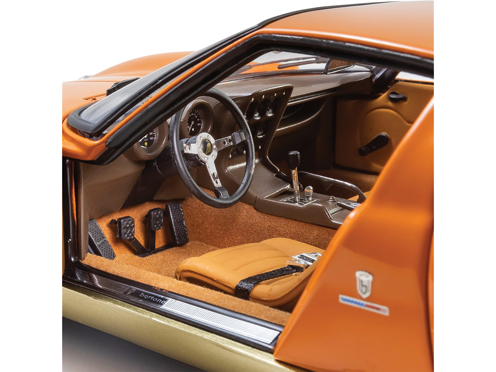 Lamborghini Miura P 400 Orange 1/18 Diecast Model Car by Kyosho - Image 3