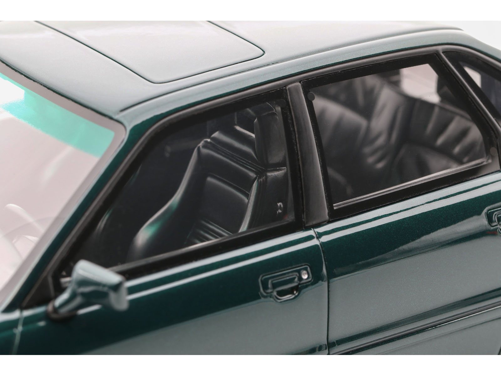 1993 Audi S2 Sedan Emerald Green Metallic Limited Edition to 2000 pieces Worldwide 1/18 Model Car by Otto Mobile - Image 3