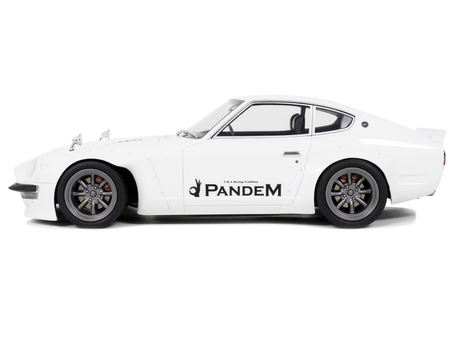 2015 Nissan PANDEM Fairlady Z RHD (Right Hand Drive) White Limited Edition to 2000 pieces Worldwide 1/18 Model Car by Otto Mobile - Image 4