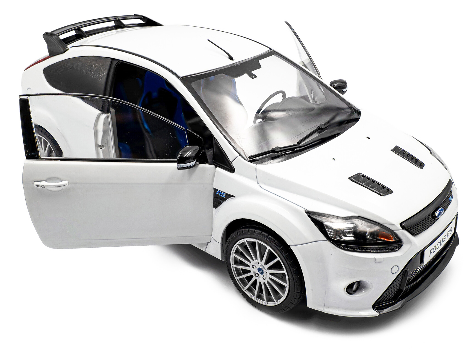2009 Ford Focus RS MK2 Frozen White 1/18 Diecast Model Car by Solido - Image 2