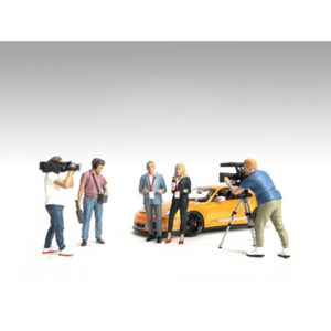 "On-Air" 6 piece Figures and Accessory Set for 1/24 Scale Models by American Diorama